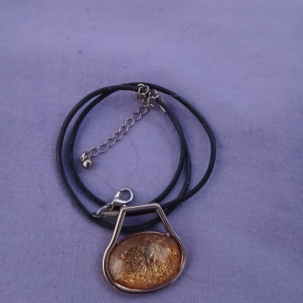 Elegant Gold Pendant Necklace